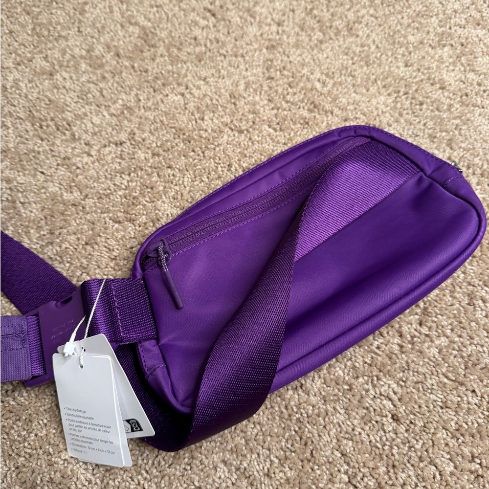 Lululemon Everywhere Belt Bag College Purple NWT - Picture 4 of 5